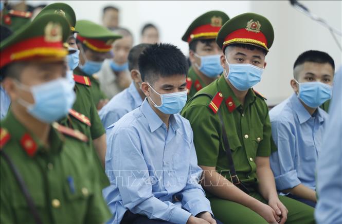 Trong ảnh: Các bị cáo tại phiên tòa. Ảnh: Doãn Tấn - TTXVN
