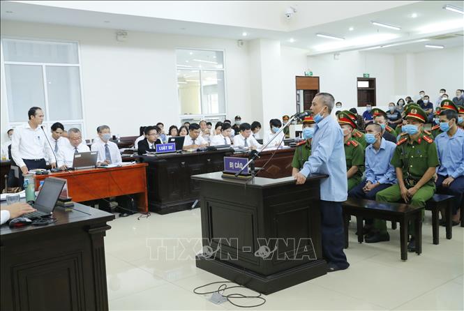 Trong ảnh: Bị cáo Lê Đình Công khai báo trước Hội đồng xét xử. Ảnh: Doãn Tấn - TTXVN