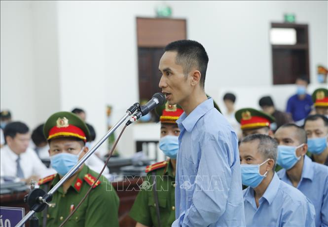 Trong ảnh: Bị cáo Lê Đình Doanh khai báo trước Hội đồng xét xử. Ảnh: Doãn Tấn - TTXVN