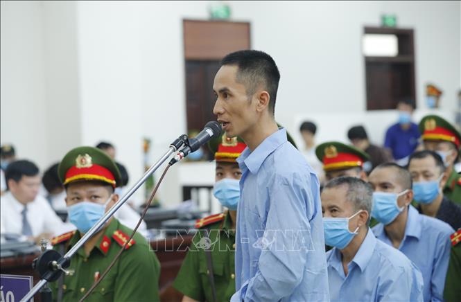 Trong ảnh: Bị cáo Lê Đình Doanh khai báo trước Hội đồng xét xử. Ảnh: Doãn Tấn - TTXVN