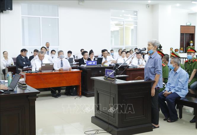 Trong ảnh: Bị cáo Nguyễn Thị Bét khai báo trước Hội đồng xét xử. Ảnh: Doãn Tấn - TTXVN
