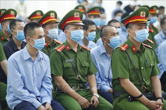 Trong ảnh: Các bị cáo tại phiên tòa. Ảnh: Doãn Tấn - TTXVN