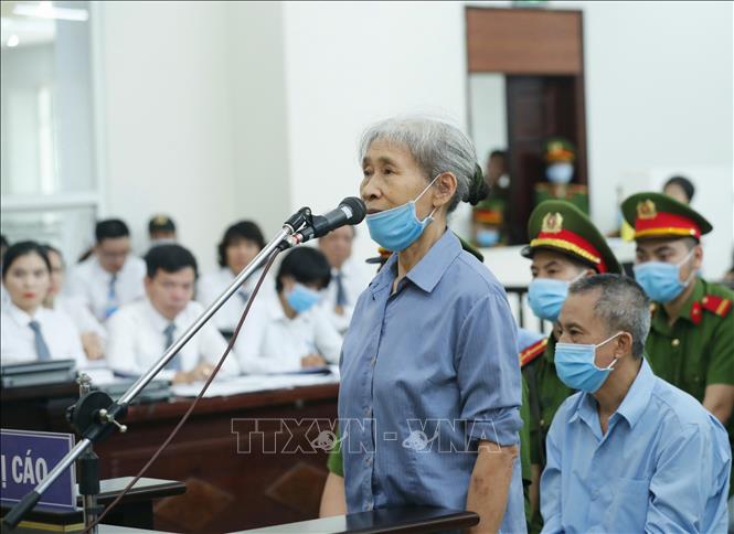 Trong ảnh: Bị cáo Nguyễn Thị Bét khai báo trước Hội đồng xét xử. Ảnh: Doãn Tấn - TTXVN