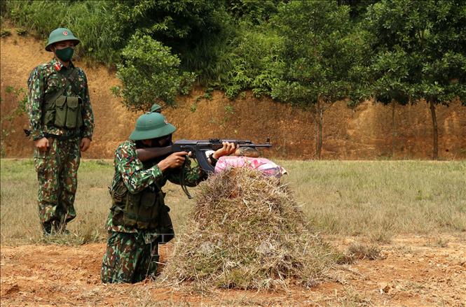 Trong ảnh: Trung đoàn 254 vẫn thực hiện tốt công tác huấn luyện chiến sỹ mới cùng với phòng, chống dịch COVID-19. Ảnh: Quốc Khánh - TTXVN