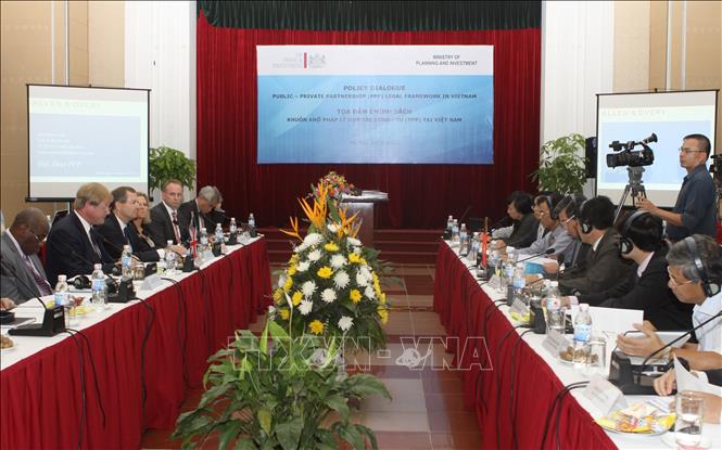 Trong ảnh: Ngày 24/9/2012, tại Hà Nội, Bộ Kế hoạch và Đầu tư phối hợp với Trung tâm Tài chính London (Anh) tổ chức Tọa đàm về chính sách khuôn khổ pháp lý hợp tác Công - Tư tại Việt Nam (PPP). Ảnh: Tuấn Anh - TTXVN