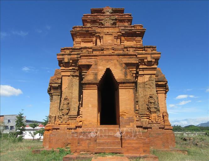 Trong ảnh: Tháp Nam là tháp lớn còn nguyên vẹn hơn trong quần thể tháp Hòa Lai. Ảnh: Nguyễn Thành – TTXVN