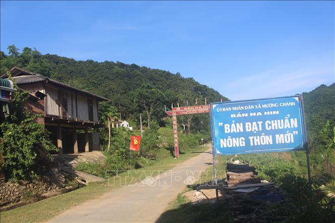 Trong ảnh: Bản Na Hin đạt chuẩn Nông thôn mới. Ảnh: Hoa Mai - TTXVN