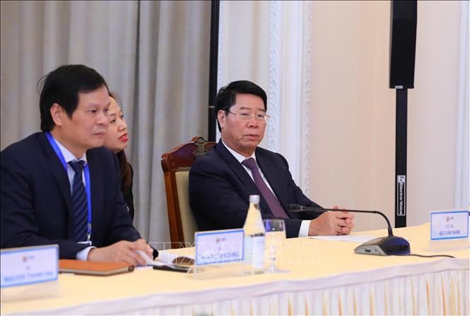 Photo: Vietnamese delegates attend the meeting from Hanoi. VNA Photo: Lâm Khánh