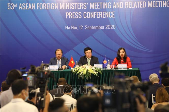 Photo: Vietnamese Deputy Prime Minister, Foreign Minister Pham Binh Minh chairs the press conference. VNA Photo