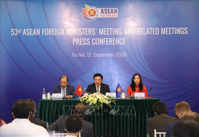 Photo: Vietnamese Deputy Prime Minister, Foreign Minister Pham Binh Minh chairs the press conference. VNA Photo