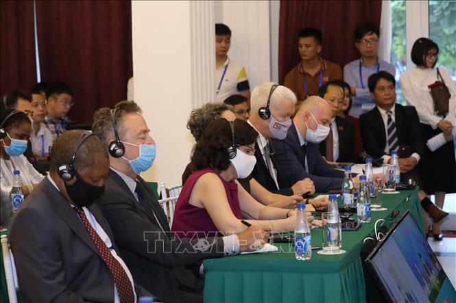 Photo: Vietnamese and international reporters at the press conference. VNA Photo
