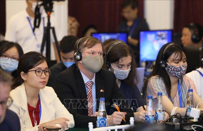 Photo: Vietnamese and international reporters at the press conference. VNA Photo