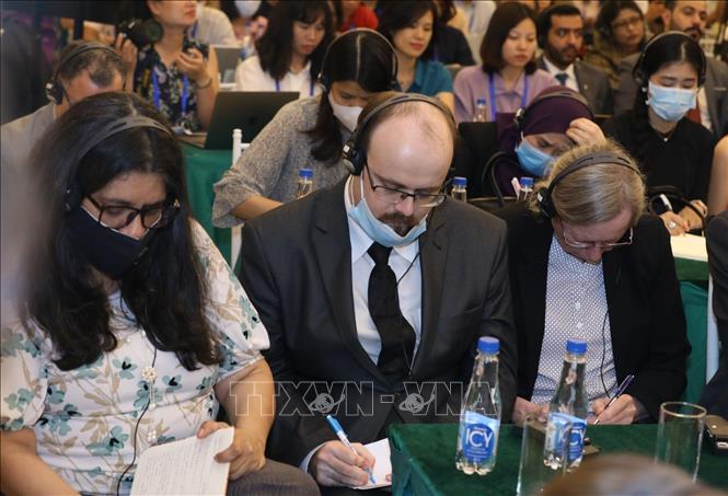 Photo: Vietnamese and international reporters at the press conference. VNA Photo