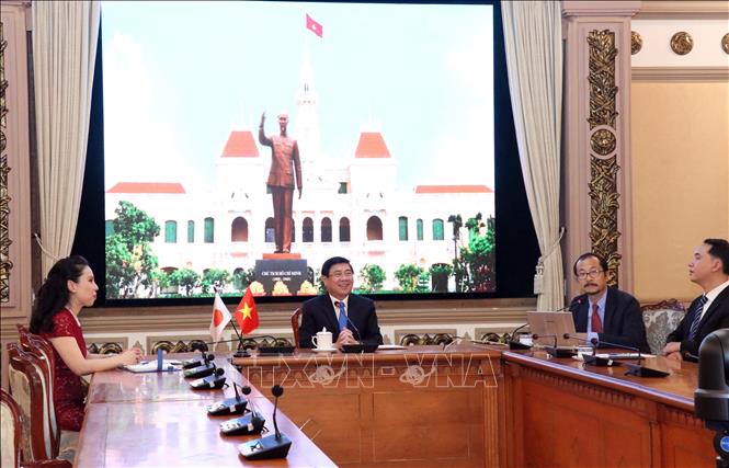 Photo: Chairman of the HCM City People’s Committee Nguyen Thanh Phong during the meeting. VNA Photo: Xuân Khu