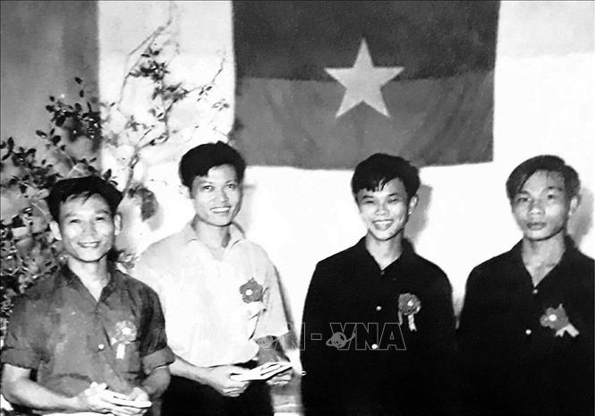 Trong ảnh: Các chiến sĩ thi đua của TTXGP trong Liên hoan thi đua Ban Tuyên huấn Trung ương Cục (1968). Ảnh: Tư liệu TTXGP