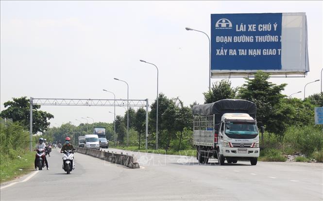 Trong ảnh: Một đoạn thuộc dự án đường dẫn kết nối cầu Phú Mỹ. Ảnh: Trần Xuân Tình - TTXVN
