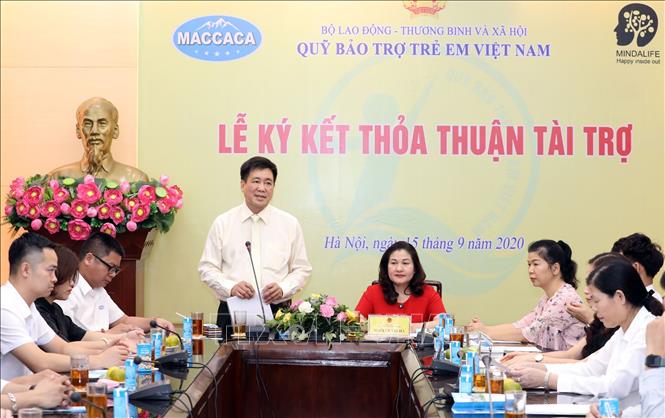 Trong ảnh: Ông Hoàng Văn Tiến, Giám đốc Quỹ Bảo trợ trẻ em Việt Nam phát biểu tại Lễ Ký kết. Ảnh: Anh Tuấn – TTXVN