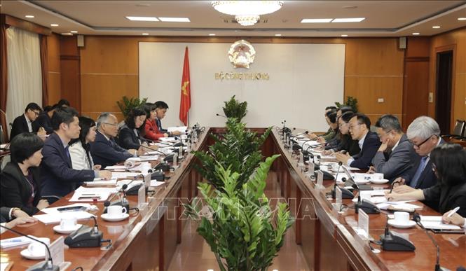 Trong ảnh: Nhằm thúc đẩy hơn nữa quan hệ thương mại, hợp tác sản xuất và  kinh doanh giữa Việt Nam và Hàn Quốc, ngày 23/12/2019, tại Hà Nội, Bộ Công thương tổ chức toạ đàm với Hiệp hội doanh nghiệp Hàn Quốc và top 20 doanh nghiệp Việt Nam xuất xuất khẩu sang Hàn Quốc. Ảnh: Trần Việt - TTXVN
