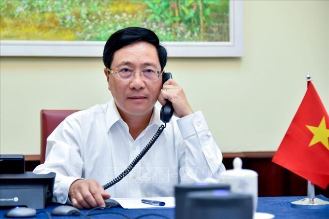 Trong ảnh: Ngày 23/7/2020, Phó Thủ tướng, Bộ trưởng Ngoại giao Phạm Bình Minh điện đàm với Bộ trưởng Ngoại giao Hàn Quốc Kang Kyung-wha để trao đổi các vấn đề về hợp tác đối phó với đại dịch COVID-19, phục hồi kinh tế và tăng cường quan hệ song phương. Ảnh: TTXVN phát