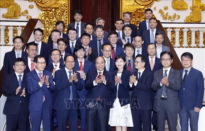 Trong ảnh: Chiều 29/7/2020, tại Trụ sở Chính phủ,  Thủ tướng Nguyễn Xuân Phúc tiếp đoàn doanh ngiệp Hàn Quốc tại Việt Nam. Ảnh: Thống Nhất – TTXVN