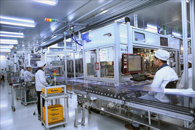 Trong ảnh: Sản xuất các sản phẩm phụ trợ công nghệ cao tại Công ty TNHH Kefico, vốn đầu tư của Hàn Quốc, tại Hải Dương. Ảnh: Danh Lam - TTXVN