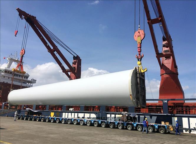 Trong ảnh: Công ty TNHH CS Wind Tower, vốn đầu tư của Hàn Quốc tại KCN Phú Mỹ I (Bà Rịa-Vũng Tàu) chuyên sản xuất các loại tháp điện gió. Ảnh: Danh Lam - TTXVN
