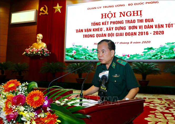 Trong ảnh: Thiếu tướng Phùng Quốc Tuấn, Phó Chính uỷ Bộ Tư lệnh Bộ đội Biên phòng báo cáo tham luận. Ảnh: Dương Giang - TTXVN