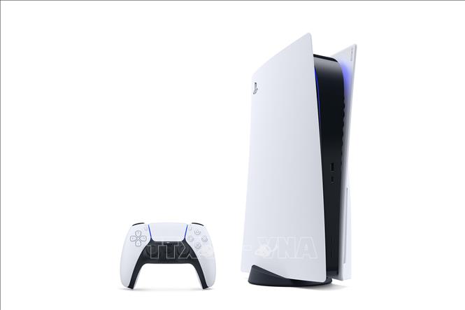 Trong ảnh: Máy chơi game PlayStation 5 của Sony được giới thiệu ngày 11/6/2020. Ảnh: AFP/ TTXVN