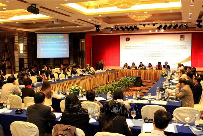 Trong lĩnh vực phát triển, Việt Nam là ví dụ điển hình về hợp tác thành công giữa LHQ với quốc gia thành viên. Với sự hợp tác hiệu quả của LHQ, Việt Nam đã thực hiện thành công hầu hết các Mục tiêu phát triển Thiên niên kỷ (MDGs). Trong ảnh: Ngày 26/11/2012, tại Hà Nội, Bộ Y tế phối hợp với Cơ quan LHQ tại Việt Nam tổ chức Hội nghị quốc gia đánh giá tình hình thực hiện Mục tiêu phát triển Thiên niên kỷ (MDGs) liên quan đến y tế và đáp ứng của Việt Nam đối với chiến lược toàn cầu về sức khỏe phụ nữ và trẻ em. Ảnh: Dương Ngọc - TTXVN