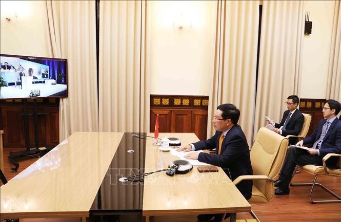 Trong ảnh: Tối 8/5/2020, Phó Thủ tướng, Bộ trưởng Bộ Ngoại giao Phạm Bình Minh dự và phát biểu tại Phiên họp trực tuyến Cấp cao của HĐBA LHQ với chủ đề: 