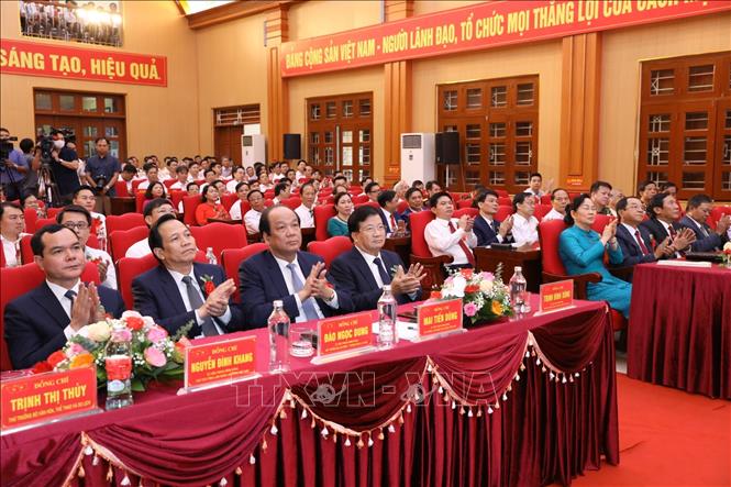 Trong ảnh: Phó Thủ tướng Trịnh Đình Dũng với các đại biểu dự buổi lễ. Ảnh: Văn Điệp - TTXVN