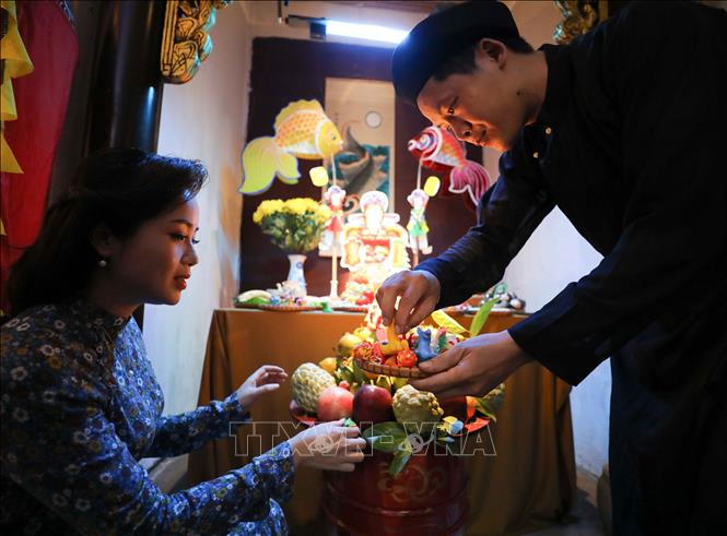 Trong ảnh: Mâm cỗ trung thu xưa được giới thiệu trong chương trình. Ảnh: Thanh Tùng - TTXVN 