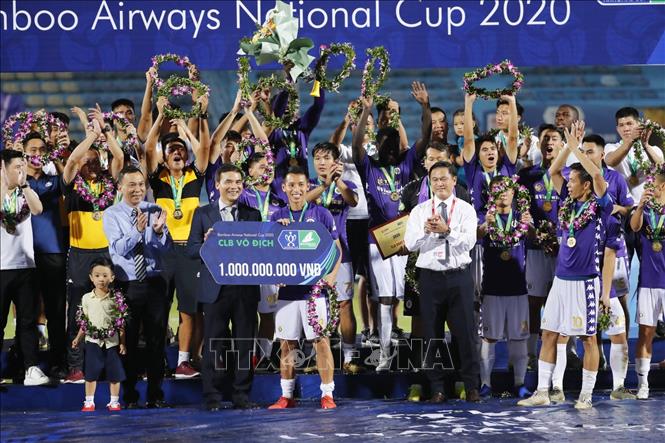Trong ảnh: Các cầu thủ Hà Nội FC giành chức vô địch Cúp Quốc gia 2020. Ảnh: Thành Đạt - TTXVN