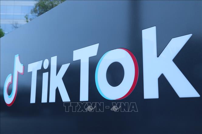 Trong ảnh: Biểu tượng TikTok bên ngoài văn phòng tại thành phố Culver, bang California, Mỹ ngày 21/8/2020. Ảnh: THX/TTXVN