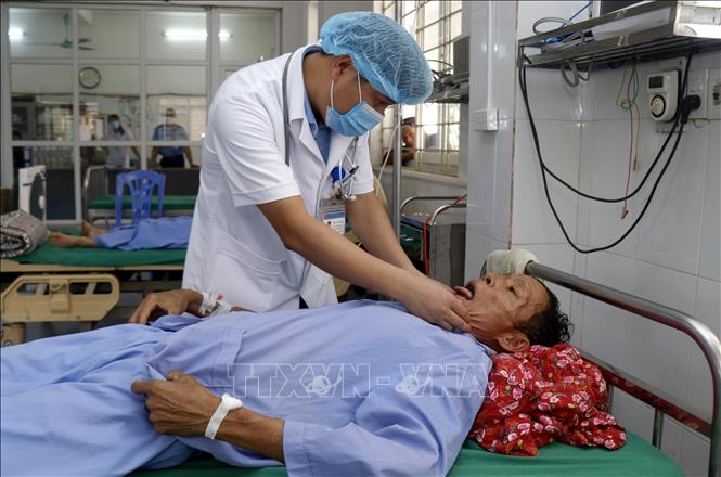 Trong ảnh: Hoạt động khám chữa bệnh tại Bệnh viện Đa khoa huyện Bảo Yên. Ảnh: Quốc Khánh - TTXVN