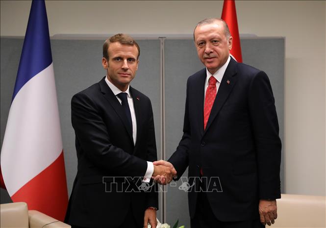 Trong ảnh (tư liệu): Tổng thống Pháp Emmanuel Macron (trái) và người đồng cấp Thổ Nhĩ Kỳ Recep Tayyip Erdogan (phải) tại cuộc gặp ở New York, Mỹ ngày 25/9/2018. Ảnh: AFP/TTXVN