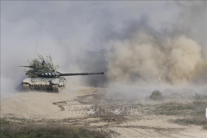 Trong ảnh: Xe tăng T-72B3 khai hỏa tiêu diệt địch. Ảnh: Trần Hiếu - PV TTXVN tại Nga