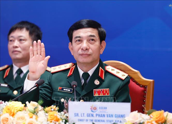 Photo: Sen. Lieut. Gen Phan Van Giang chairs the meeting from Hanoi. VNA Photo: Dương Giang