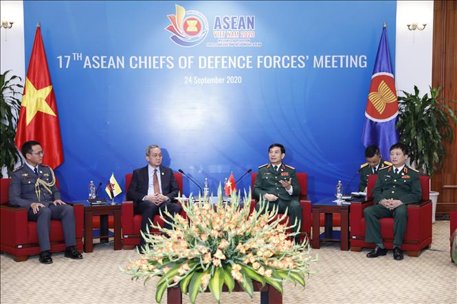 Photo: Sen. Lieut. Gen Phan Van Giang receives ASEAN Ambassadors and Defence Attaches in Vietnam on the sidelines of the meeting. VNA Photo: Dương Giang