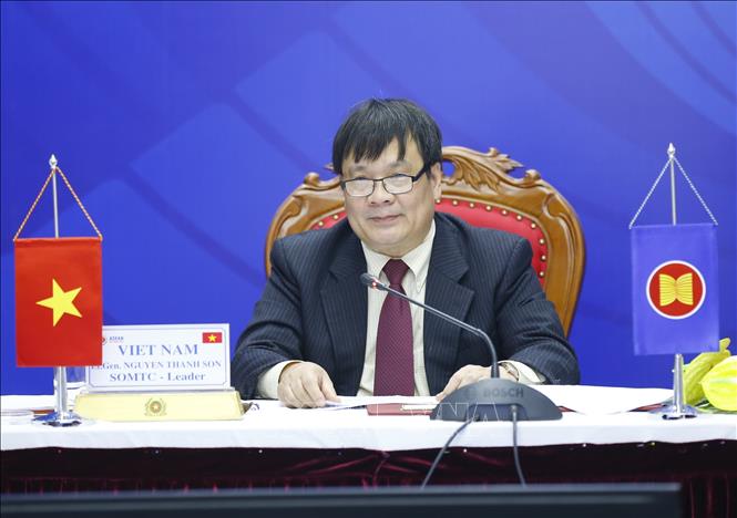 Photo: Vietnamese delegates attend the online meeting in Hanoi. VNA Photo: Doãn Tấn