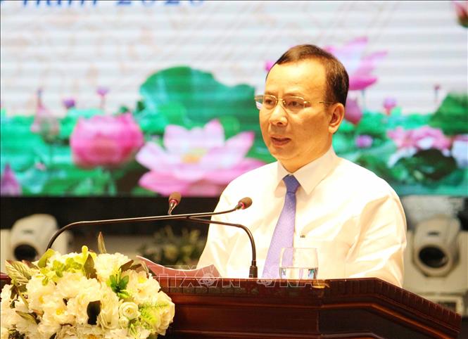 Trong ảnh: Phó Trưởng ban Dân vận Trung ương Nguyễn Lam trình bày tham luận 