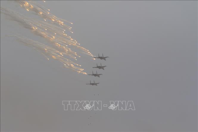 Trong ảnh: Biên đội máy bay chiến đấu khai hỏa vào vị trí quân địch giả định. Ảnh: Trần Hiếu – Pv TTXVN tại Nga
