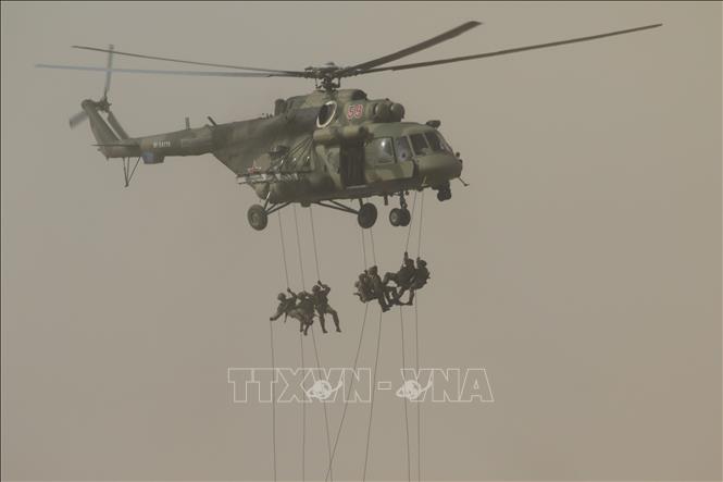 Trong ảnh: Trực thăng Mi-8 đưa lực lượng đặc nhiệm đổ bộ vào sâu hậu phương của kẻ thù, thực hiện nhiệm vụ phá hoại, ngăn chặn sự tăng cường lực lượng của đối phương. Ảnh: Trần Hiếu – Pv TTXVN tại Nga