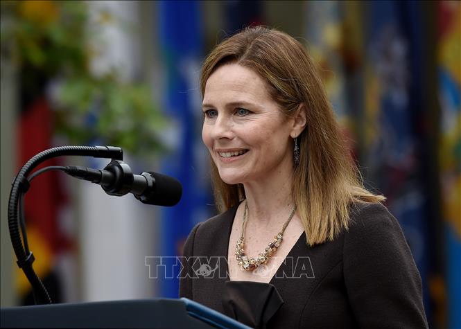 Trong ảnh: Bà Amy Coney Barrett được Tổng thống đề cử giữ cương vị Thẩm phán Tòa Tối cao Mỹ trong buổi lễ tại Washington DC., ngày 26/9/2020. Ảnh: AFP/TTXVN