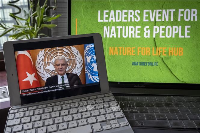 Chủ tịch Đại hội đồng Liên hợp quốc khóa 75 Volkan Bozkir phát biểu tại sự kiện trực tuyến với chủ đề “Cam kết của các nhà lãnh đạo đối với thiên nhiên: Hợp tác đảo ngược sự mất mát đa dạng sinh học vào năm 2030 vì sự phát triển bền vững”. Ảnh: Hữu Thanh-P/v TTXVN tại New York, Hoa Kỳ