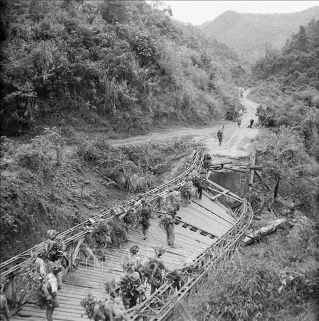 Ngày 14/10/1950, Chiến dịch biên giới kết thúc. Trong ảnh: Bộ đội ta tiến vào giải phóng Thất Khê trong Chiến dịch biên giới 1950. Ảnh: TTXVN
