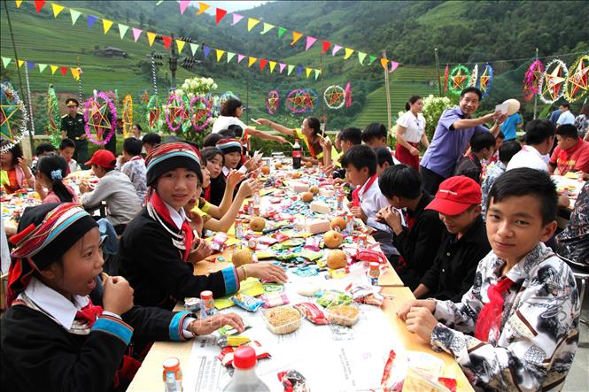 Không khí Tết trung thu ở trường Phổ thông Dân tộc Nội trú Tiểu học và Trung học Cơ sở xã Xín Chải (huyện Vị Xuyên, Hà Giang). Ảnh: Minh Tâm-TTXVN