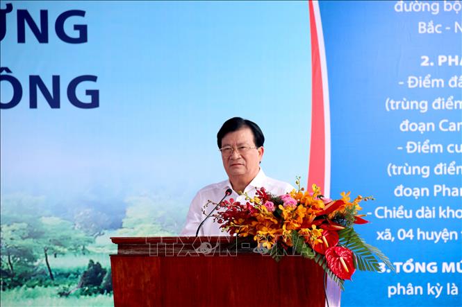 Phó Thủ tướng Chính phủ Trịnh Đình Dũng phát biểu chỉ đạo tại lễ khởi công. Ảnh: Nguyễn Thanh - TTXVN