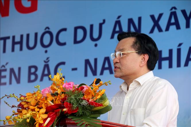 Ông Nguyễn Ngọc Hai, Chủ tịch Ủy ban nhân dân tỉnh Bình Thuận phát biểu tại lễ khởi công. Ảnh: Nguyễn Thanh - TTXVN