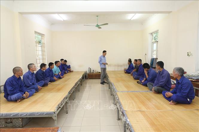 Trong ảnh: Một phòng ở tập thể của các học viên cai nghiện tại cơ sở. Ảnh: Anh Tuấn – TTXVN